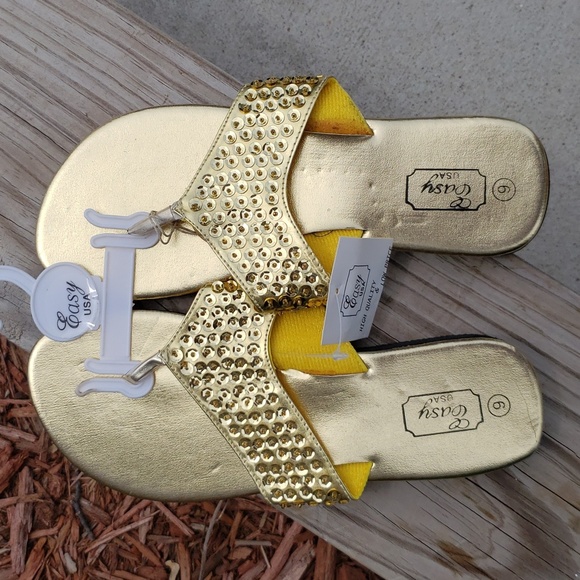 NWT Easy USA women's gold sequence flip flop sandals - Picture 2 of 11